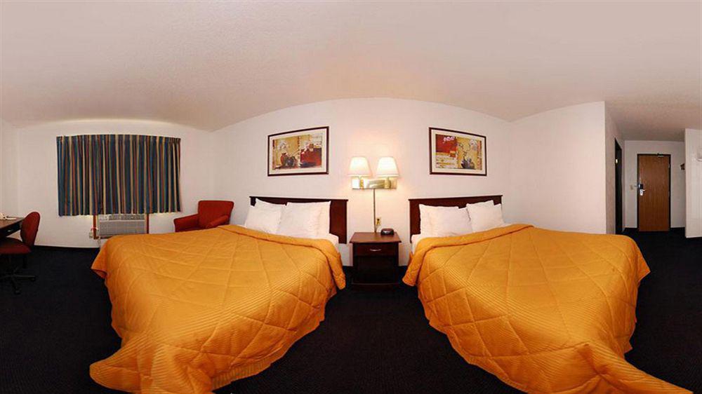 Baymont By Wyndham Ames Hotel Buitenkant foto